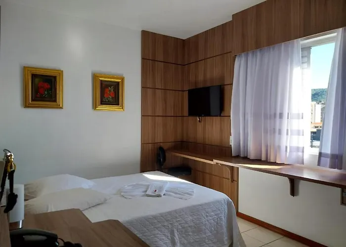 Colle Tourist Hotel Luxo