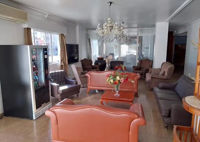 Colle Tourist Hotel Luxo